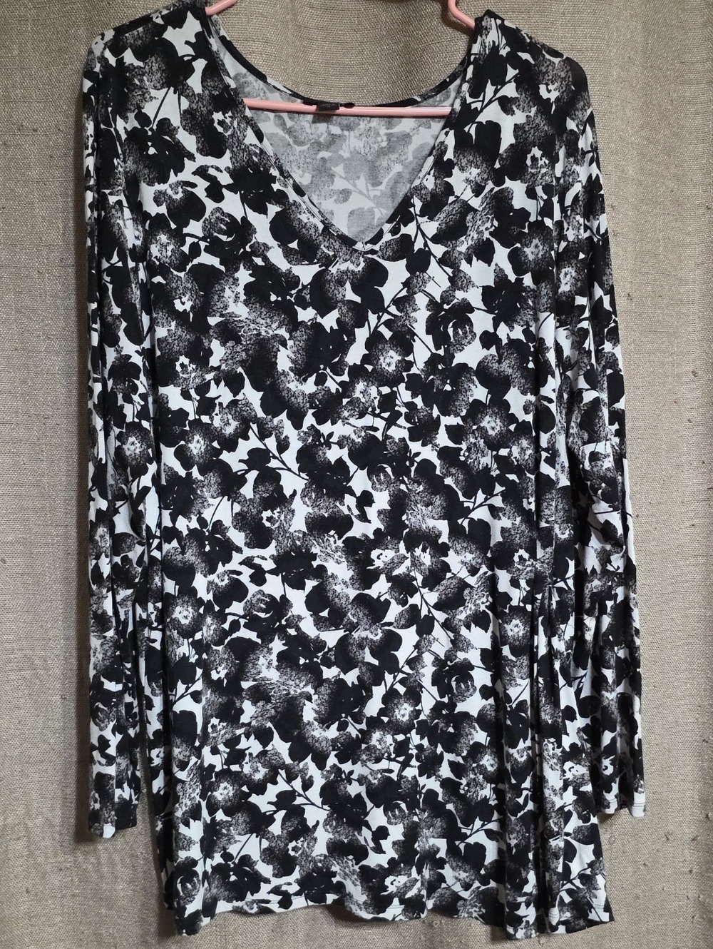 J. Jill SZ XL Black & White Floral V-Neck Women's Flair Long Sleeve Top